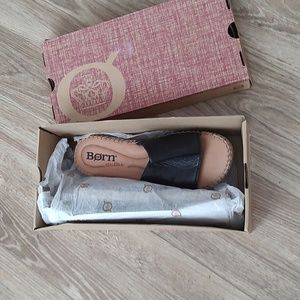 Born sandals